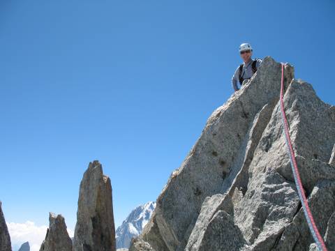 John arrive  la premire pointe.